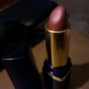 Electric by Estee Lauder is being swapped online for free