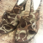 Coach mules size 38 is being swapped online for free