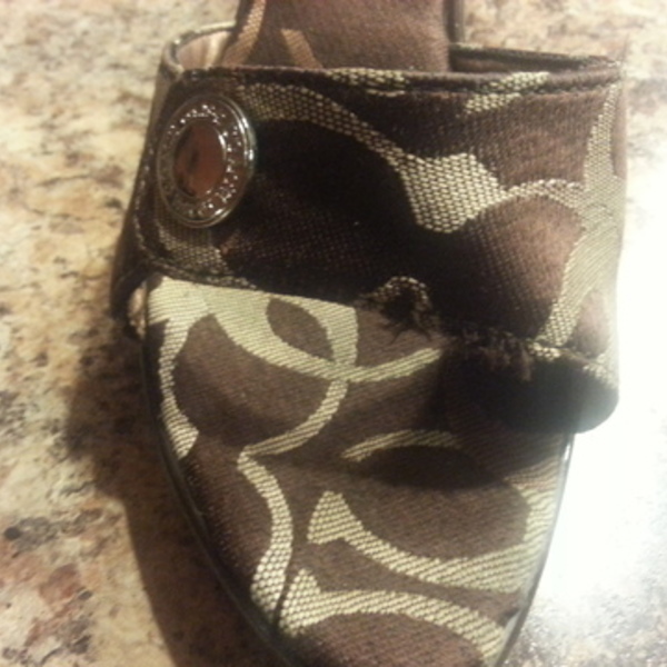 Coach mules size 38 is being swapped online for free