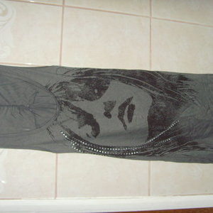 gray shirt/dress is being swapped online for free