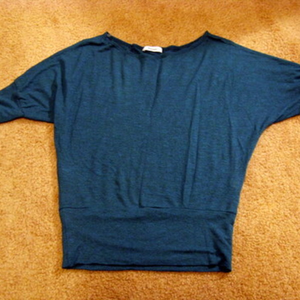 teal bat sleeve top small is being swapped online for free