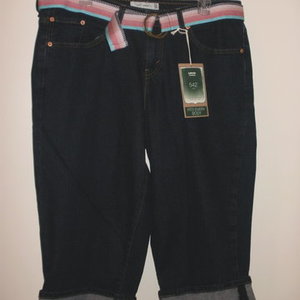 Levi's Jean Capris 16W is being swapped online for free