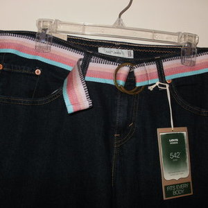 Levi's Jean Capris 16W is being swapped online for free