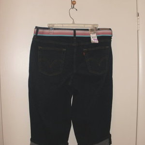 Levi's Jean Capris 16W is being swapped online for free