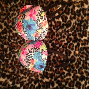 Vs pink bra is being swapped online for free