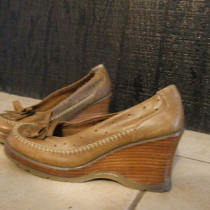 a little big on me Elle Girl is being swapped online for free