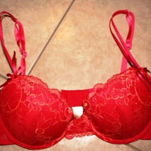 Red bra 36A  is being swapped online for free