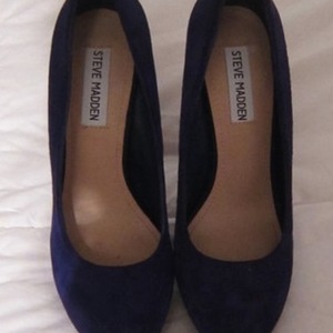 Blue Steve Madden heels is being swapped online for free