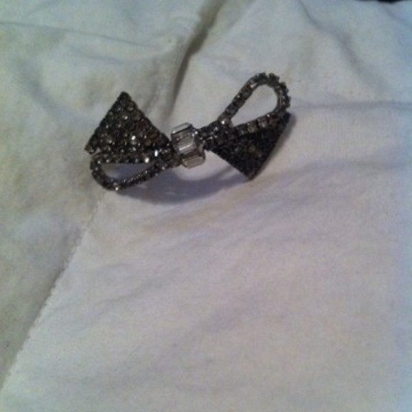 Juicy Couture bow ring is being swapped online for free