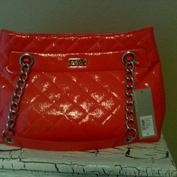 Kenneth Coal Reaction Coral Tote NWT is being swapped online for free