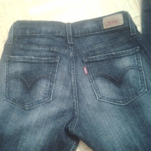 levis jeans  is being swapped online for free