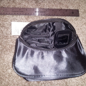 NEW Skinstore.com Guide to Gorgeous Makeup Bag (THROW IN) is being swapped online for free