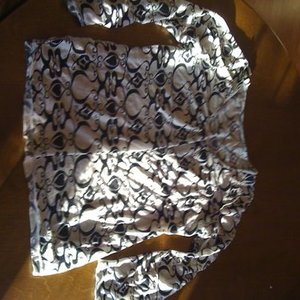 unique patterned top is being swapped online for free