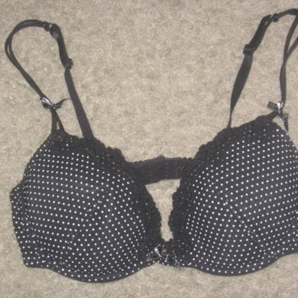 H&M Black & White Polka Dot Bra is being swapped online for free