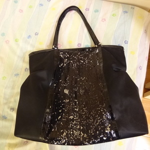 Large Glamorous Sequin Tote Bag is being swapped online for free