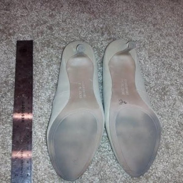 Kenneth Cole Socially Khaki Almond Toe Pumps 6 1/2 MED is being swapped online for free