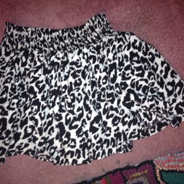 H&M leopard skirt is being swapped online for free
