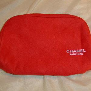 Chanel Parfum Cosmetic Bag is being swapped online for free