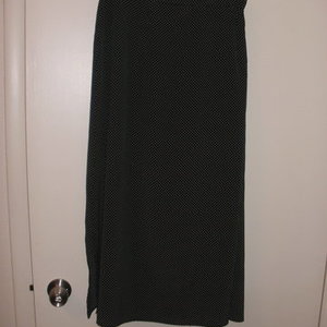 black and white polka dot long skirt is being swapped online for free