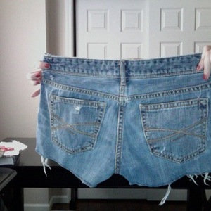 2 pairs of shorts is being swapped online for free