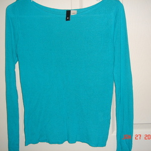 H&M Blue tops is being swapped online for free