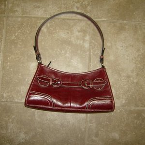 Wilson's Red Leather Handbag is being swapped online for free