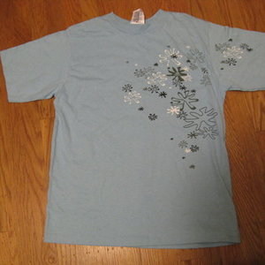 freebie: nwt Adidas blue shirt L (girls) is being swapped online for free