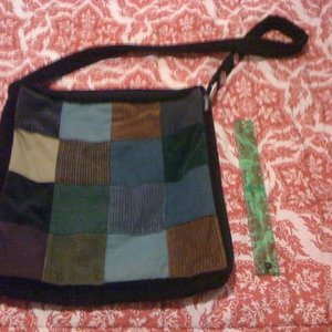 large patchwork messenger is being swapped online for free