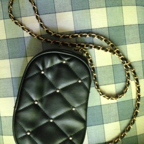 Crossbody Bag is being swapped online for free