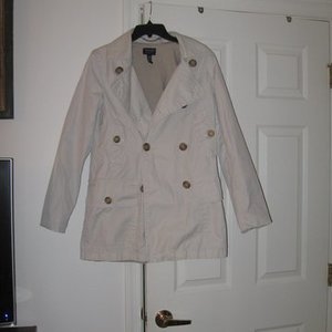 American Eagle Trench is being swapped online for free
