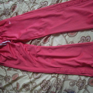 pink nike pants (S) is being swapped online for free