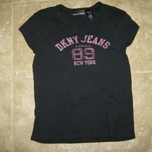Black DKNY shirt sx XL is being swapped online for free