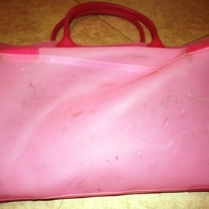 VS pink tote is being swapped online for free