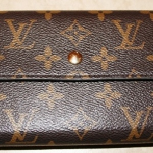 LV replica wallet  is being swapped online for free
