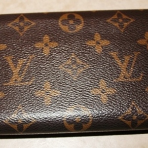 LV replica wallet  is being swapped online for free
