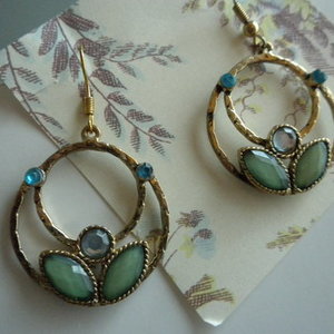 green and gold earrings is being swapped online for free