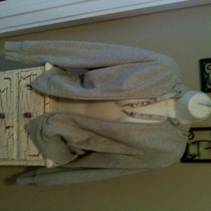 Gray Zip  is being swapped online for free