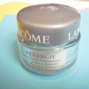Lancome Renergie double preformance anti wrinkle firming is being swapped online for free