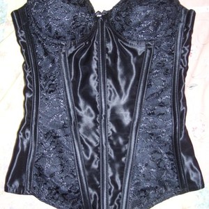 Lacy black corset is being swapped online for free