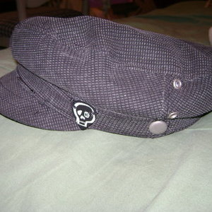 mens Etnies hat is being swapped online for free