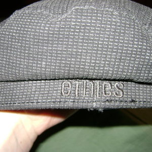 mens Etnies hat is being swapped online for free