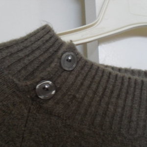 Olive wool sweater m is being swapped online for free