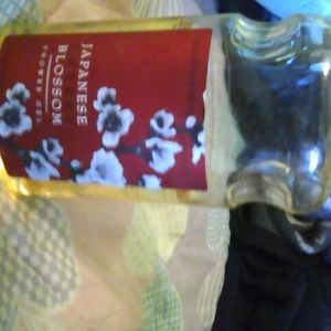 *FREEBIE*2 BWW Shower Gel is being swapped online for free