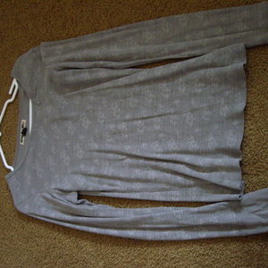 volcom long sleeve (M) is being swapped online for free