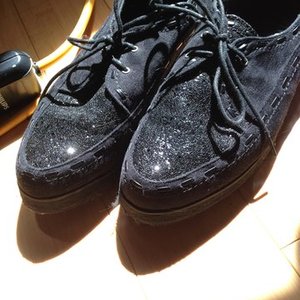 black sequined creepers is being swapped online for free