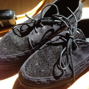 black sequined creepers is being swapped online for free