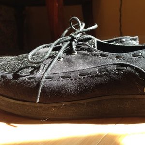 black sequined creepers is being swapped online for free