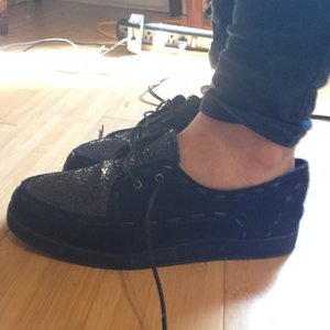 black sequined creepers is being swapped online for free