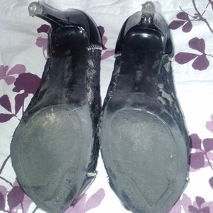 Guess Lacy Pumps Heels is being swapped online for free