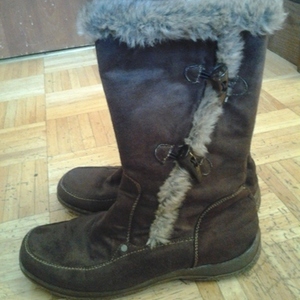 winter boots  is being swapped online for free